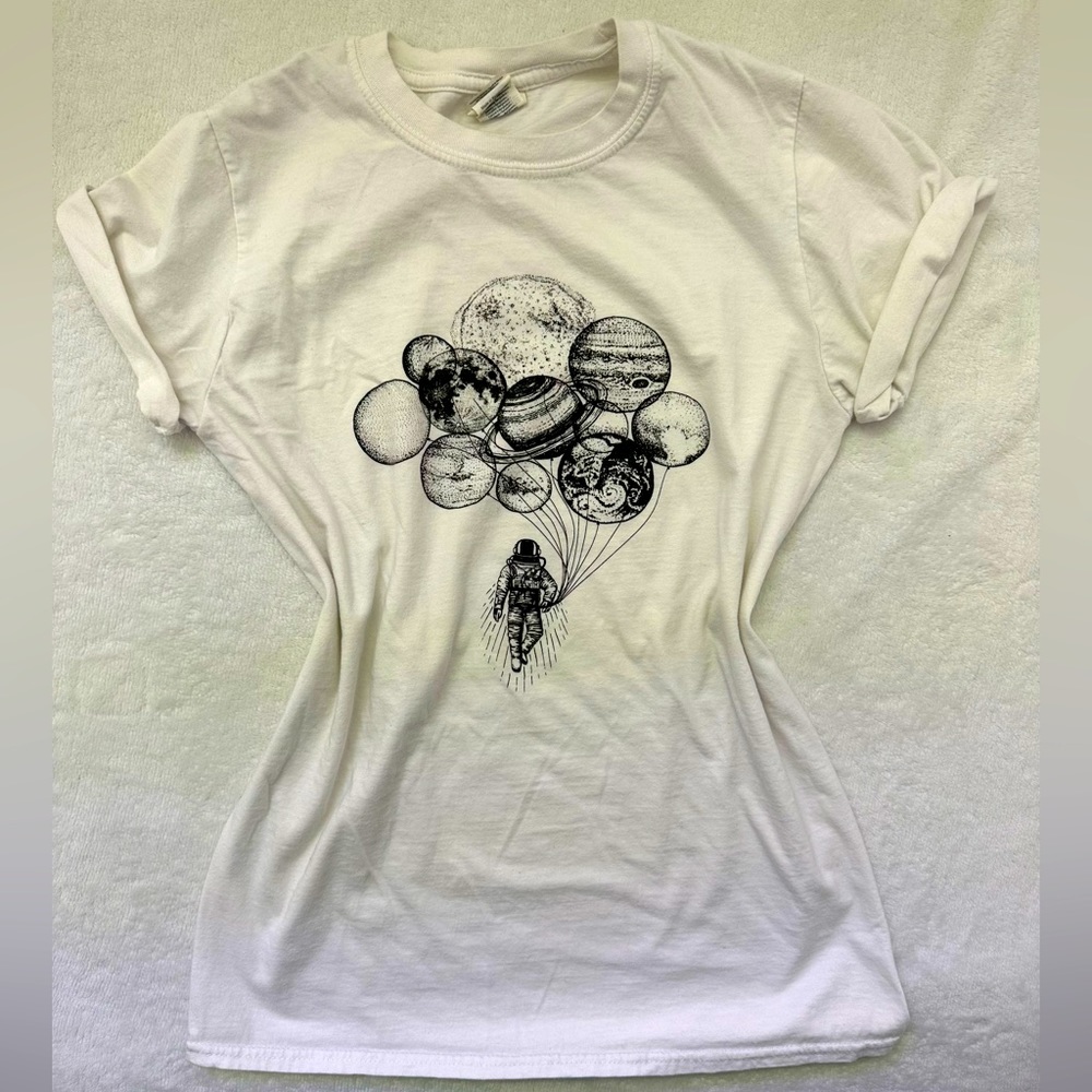 astronaut with balloons tshirt small 100% cotton